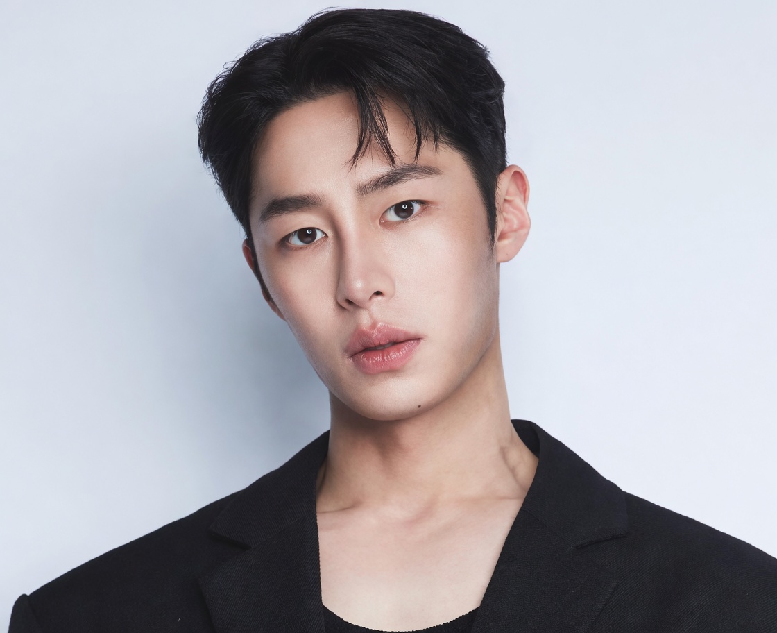Agência confirma: Lee Jae-wook inicia serviço militar obrigatório