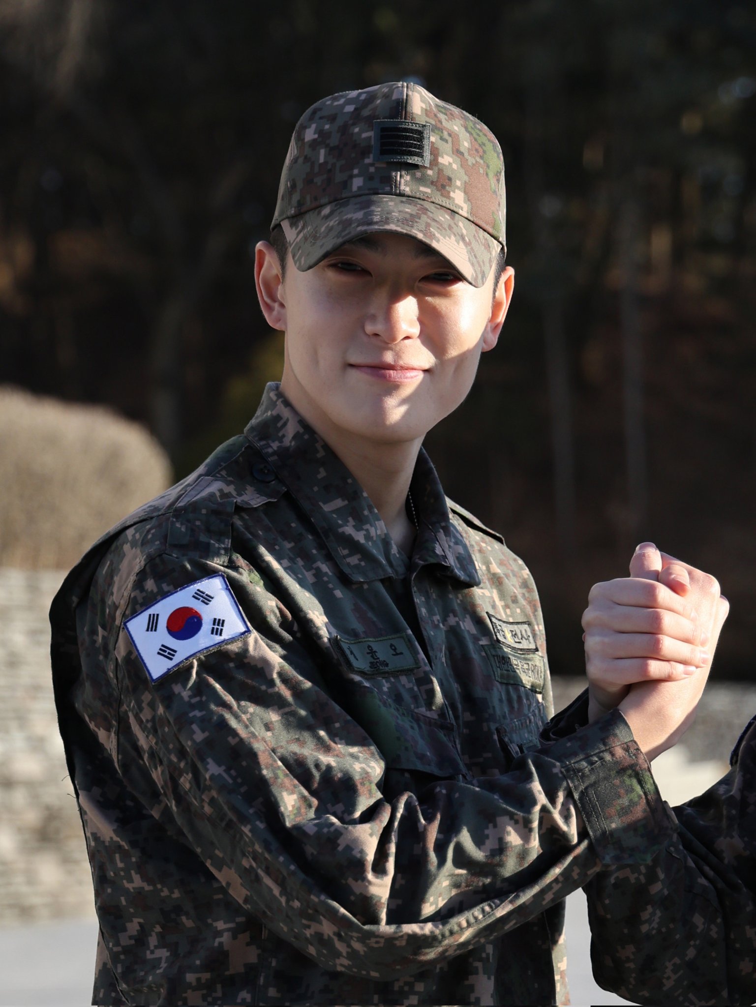 Após 18 meses servindo na banda militar do Exército, Jaehyun se prepara para reencontrar os fãs e retomar a carreira!