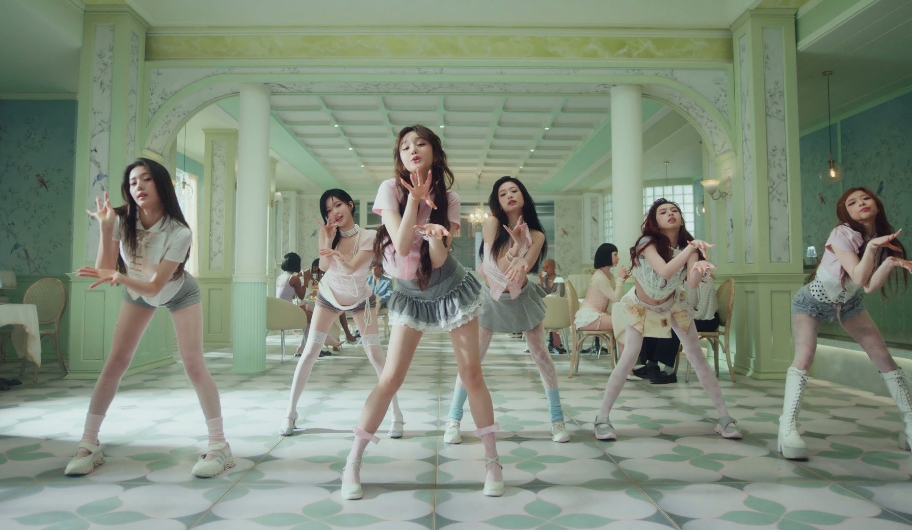 BABYMONSTER lança o single digital "SUGAR HONEY ICE TEA"