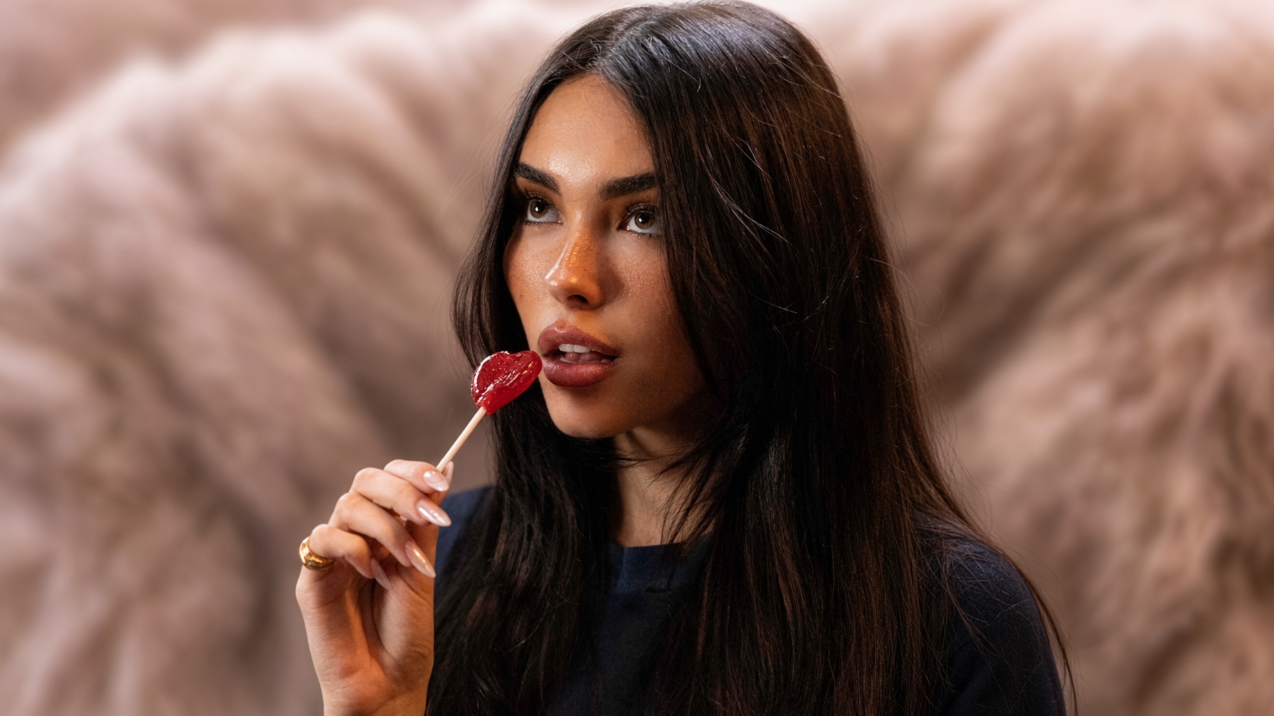 Clima tenso? Madison Beer deu unfollow no K/DA após anúncio de retorno