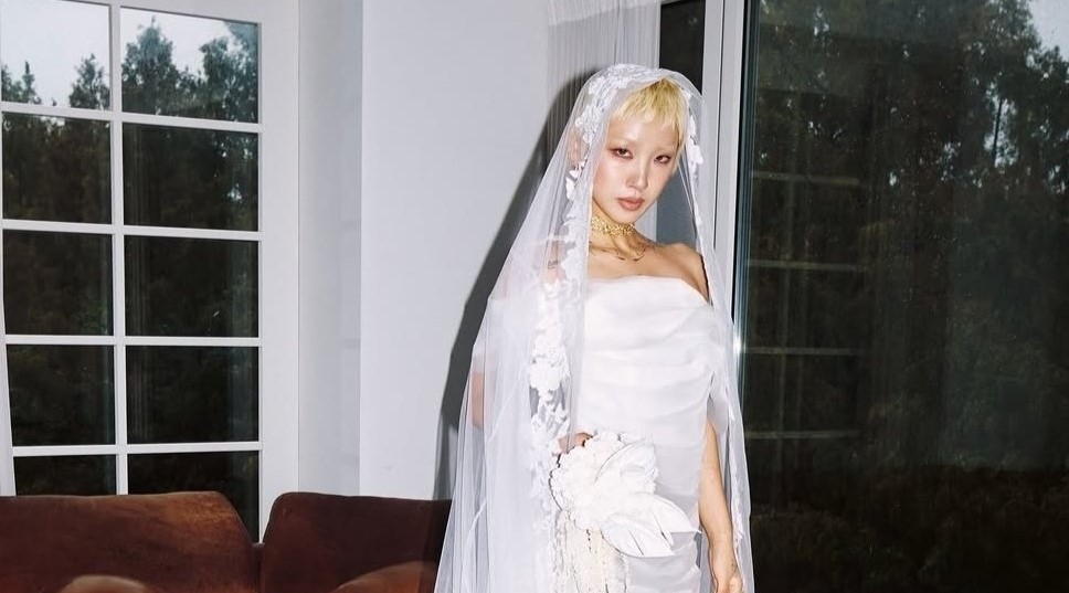 Kim Nara, vencedora do reality 'Kill It', anuncia casamento com a namorada após 8 anos juntas