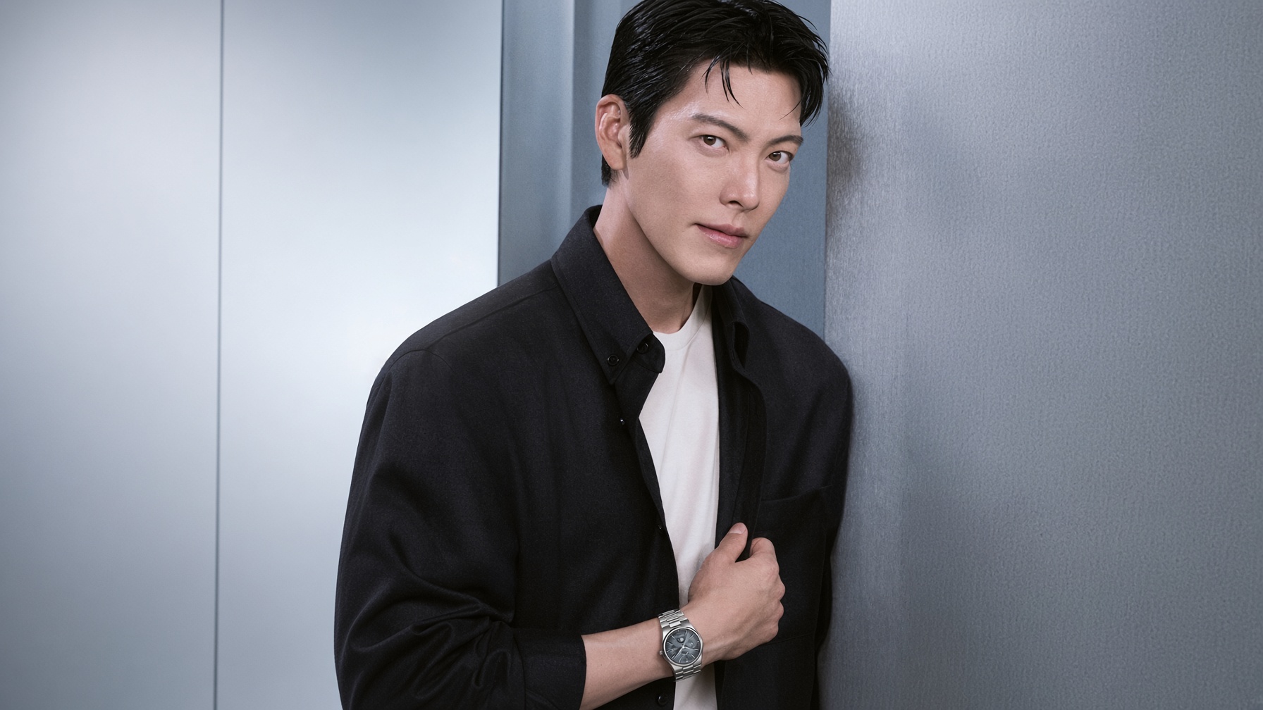 Kim Woo-bin compra presentes do próprio bolso para agradecer fã que o ajudou a virar embaixador de marca de luxo