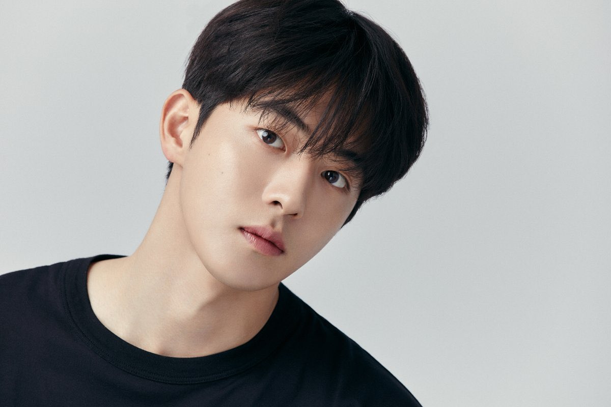 Nam Joo Hyuk participa de competição de natação e arranca suspiros dos fãs