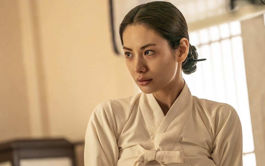 Nana pede desculpas após polêmica com preenchimento labial em 'The Scandal'