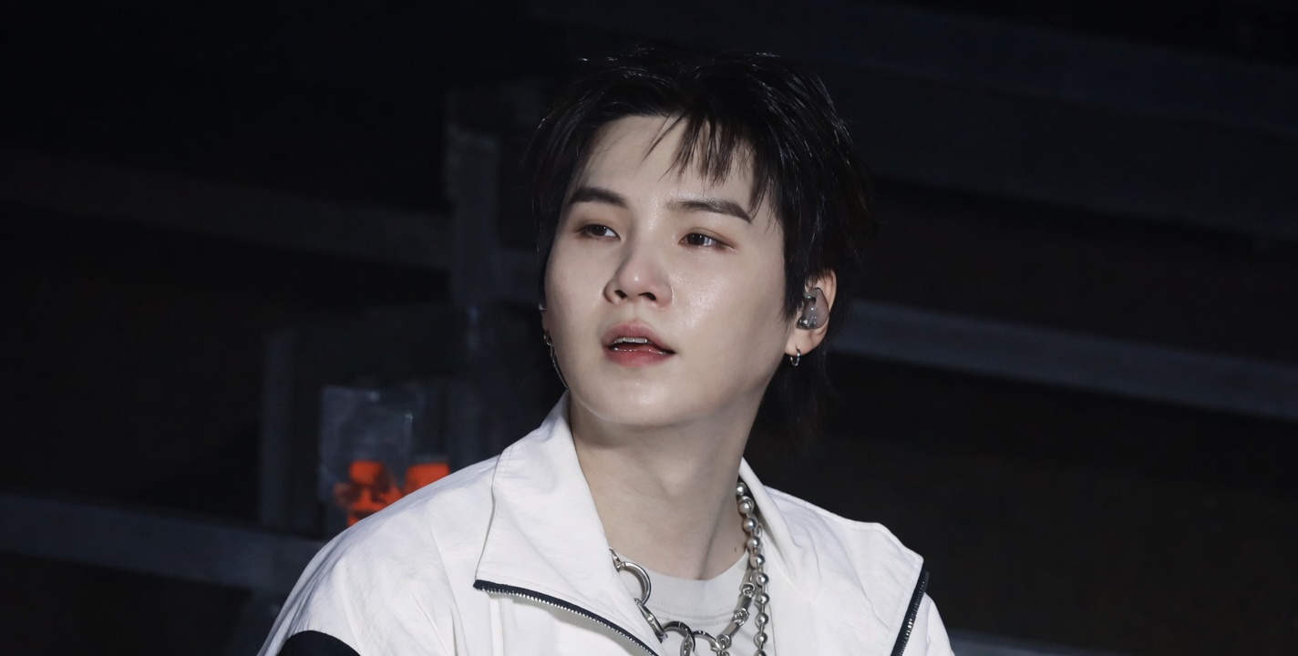 Suga participa de prova de 12km antes do concerto do BTS e aparece mancando
