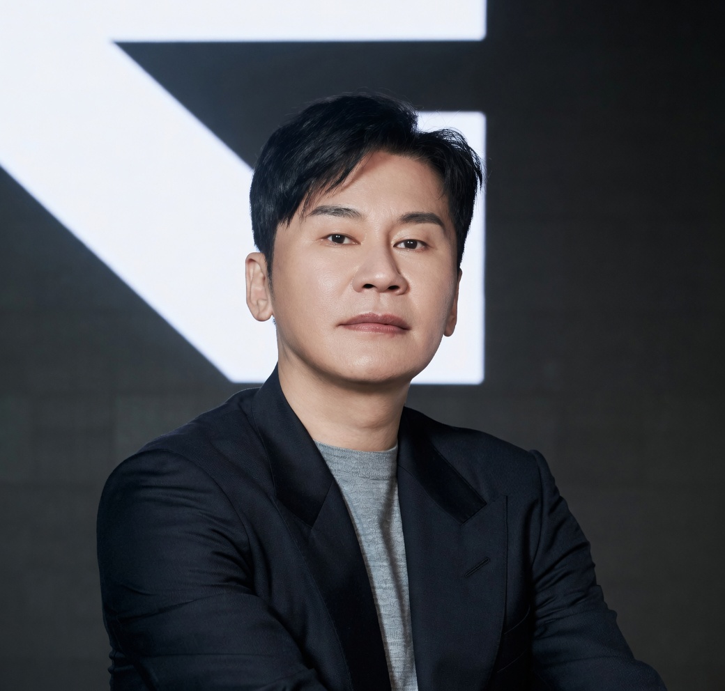 Yang Hyun Suk revelou detalhes de lançamentos e apresentou Kayci, a terceira trainee do projeto "NEXT MONSTER"
